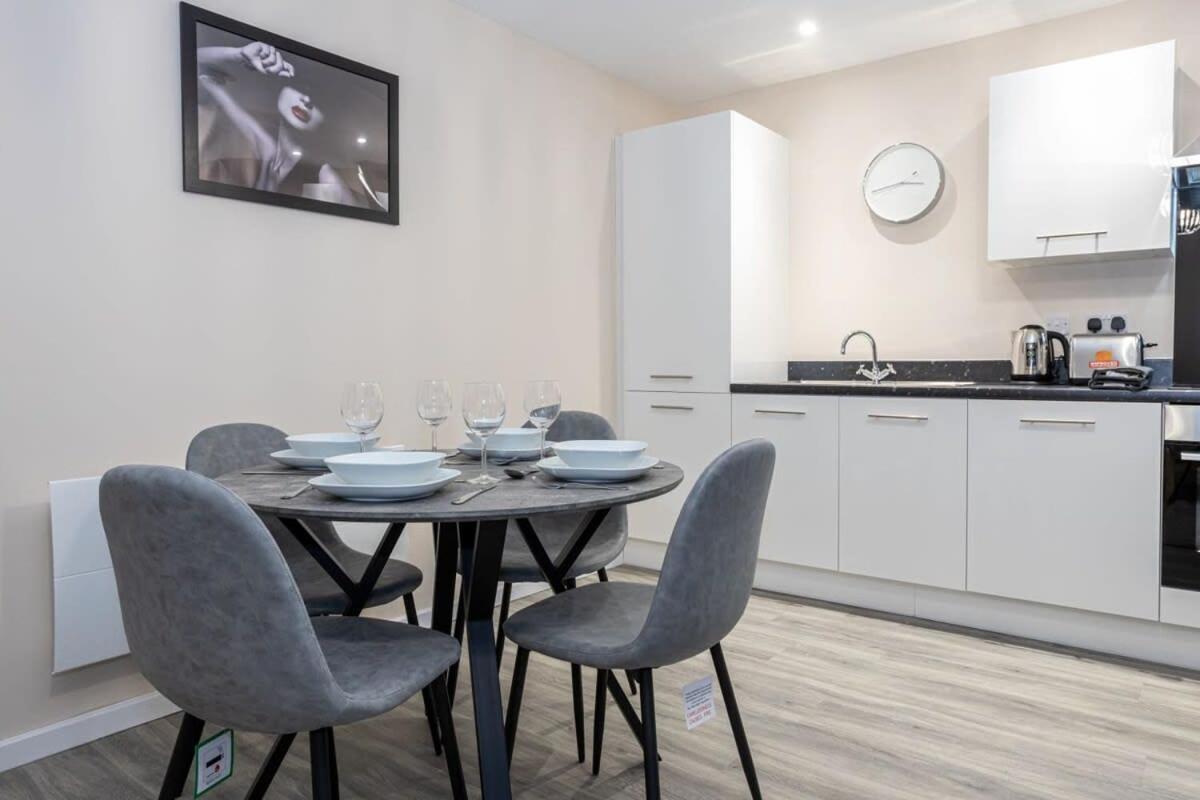 Lovely 1 Bedroom Apartment In Manchester Exterior photo